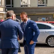 Prešovskú univerzitu navštívili zástupcovia vlády, diskutovali o bezpečnosti na akademickej pôde