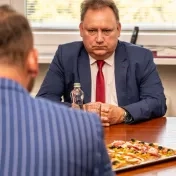 Prešovskú univerzitu navštívili zástupcovia vlády, diskutovali o bezpečnosti na akademickej pôde