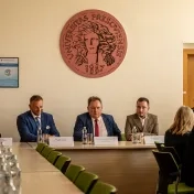 Prešovskú univerzitu navštívili zástupcovia vlády, diskutovali o bezpečnosti na akademickej pôde