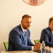 Prešovskú univerzitu navštívili zástupcovia vlády, diskutovali o bezpečnosti na akademickej pôde