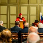 Čestný doktorát Prešovskej univerzity si prevzal významný historik profesor Dienes Dénes (FOTOGALÉRIA)