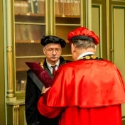 Čestný doktorát Prešovskej univerzity si prevzal významný historik profesor Dienes Dénes (FOTOGALÉRIA)