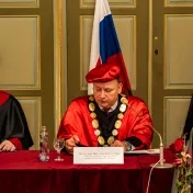 Profesorka Bronislava Kasáčová sa stala nositeľkou čestného doktorátu Prešovskej univerzity (FOTOGALÉRIA)
