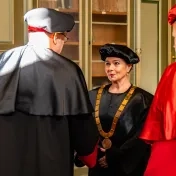 Profesorka Bronislava Kasáčová sa stala nositeľkou čestného doktorátu Prešovskej univerzity (FOTOGALÉRIA)