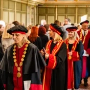 Profesorka Bronislava Kasáčová sa stala nositeľkou čestného doktorátu Prešovskej univerzity (FOTOGALÉRIA)