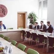 Štátny tajomník Zsembera diskutoval s vedením univerzity