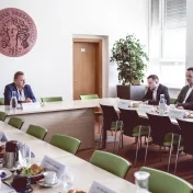 Štátny tajomník Zsembera diskutoval s vedením univerzity