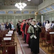 Medzi čestných doktorov PU sa zaradili uznávaný ekonóm Horváth a taliansky fyzik Giovannini