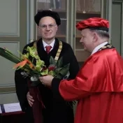 Medzi čestných doktorov PU sa zaradili uznávaný ekonóm Horváth a taliansky fyzik Giovannini