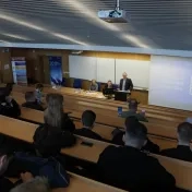Štátny tajomník Chovanec diskutoval so študentmi o Európskej únii
