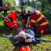 Budúci záchranári zasahovali pri simulovanej  dopravnej nehode