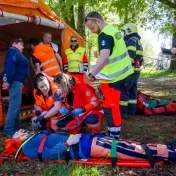 Budúci záchranári zasahovali pri simulovanej  dopravnej nehode