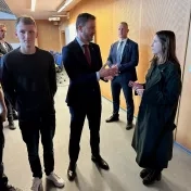 Premiér Heger diskutoval so študentmi o vízii moderného Slovenska