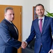 Premiér Heger diskutoval so študentmi o vízii moderného Slovenska