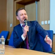 Premiér Heger diskutoval so študentmi o vízii moderného Slovenska