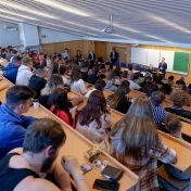 Premiér Heger diskutoval so študentmi o vízii moderného Slovenska