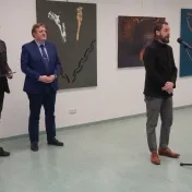 Výtvarník Ganaj vystavuje v Univerzitnej knižnici viac ako 100 diel