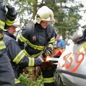 Budúci záchranári zasahovali pri simulovanej dopravnej nehode a hromadnej bitke