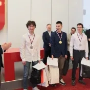 Na univerzite si zmerali sily  najlepší fyzikári stredných škôl