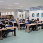 Na univerzite si zmerali sily  najlepší fyzikári stredných škôl