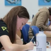 Na univerzite si zmerali sily  najlepší fyzikári stredných škôl