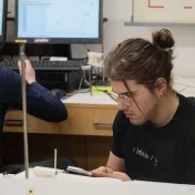 Na univerzite si zmerali sily  najlepší fyzikári stredných škôl