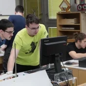 Na univerzite si zmerali sily  najlepší fyzikári stredných škôl