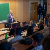 Poverený minister obrany  Naď diskutoval  so študentmi Prešovskej univerzity