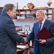 Prezident Rudolf Schuster sa stal čestným predsedom Správnej rady PU