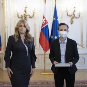 Inštitút slovakistiky a mediálnych štúdií má dvoch nových profesorov