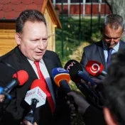 Do  univerzitnej včelnice pribudol slovinský úľ.  Univerzite ho venovala prezidentka SR