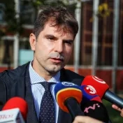 Do  univerzitnej včelnice pribudol slovinský úľ.  Univerzite ho venovala prezidentka SR