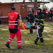 Budúci záchranári zasahovali pri simulovanej hromadnej dopravnej nehode