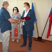 Poďakovanie za dlhoročnú prácu odchádzajúcim zamestnancom