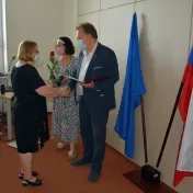 Poďakovanie za dlhoročnú prácu odchádzajúcim zamestnancom
