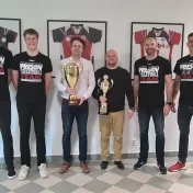 Volejbalisti s trofejami ďakovali za dlhodobú spoluprácu