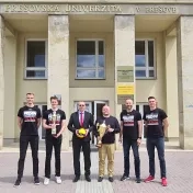 Volejbalisti s trofejami ďakovali za dlhodobú spoluprácu