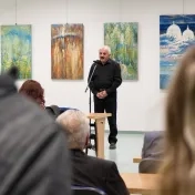 Výtvarník Bartko oslavuje svoje životné jubileum výstavou v Univerzitnej knižnici