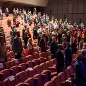 Univerzita otvorila 24. akademický rok s nádejou, že ho v riadnom termíne aj ukončí