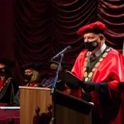 Univerzita otvorila 24. akademický rok s nádejou, že ho v riadnom termíne aj ukončí