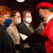 Univerzita otvorila 24. akademický rok s nádejou, že ho v riadnom termíne aj ukončí