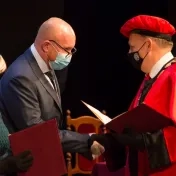 Univerzita otvorila 24. akademický rok s nádejou, že ho v riadnom termíne aj ukončí
