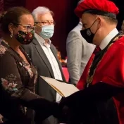 Univerzita otvorila 24. akademický rok s nádejou, že ho v riadnom termíne aj ukončí