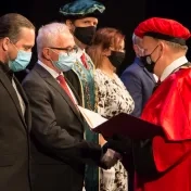 Univerzita otvorila 24. akademický rok s nádejou, že ho v riadnom termíne aj ukončí