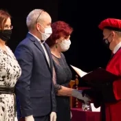 Univerzita otvorila 24. akademický rok s nádejou, že ho v riadnom termíne aj ukončí