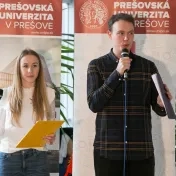 Univerzita opäť praskala vo švíkoch