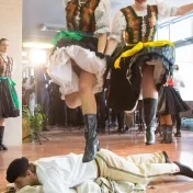 Univerzita opäť praskala vo švíkoch