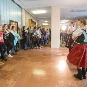 Univerzita opäť praskala vo švíkoch