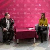 Univerzita opäť praskala vo švíkoch