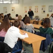 Reportér Andrej Bán diskutoval so študentmi